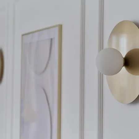 Apartamento Luxurious 13th Floor Beige In With Furnished Balcony By Renters Prestige *