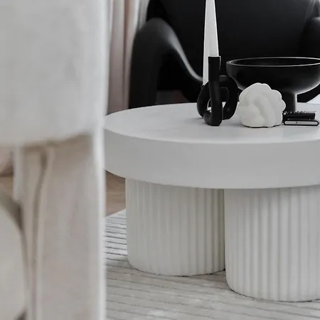 Apartamento Luxurious 13th Floor Beige In With Furnished Balcony By Renters Prestige