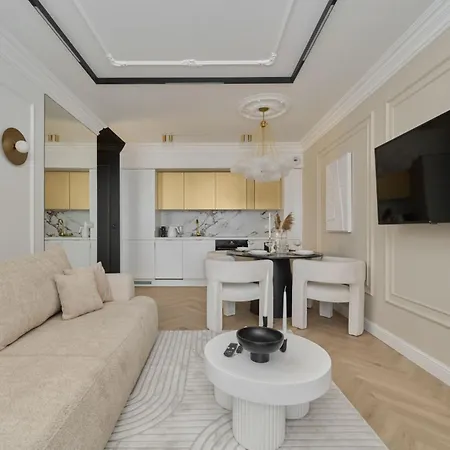 Luxurious 13th Floor Beige In With Furnished Balcony By Renters Prestige Apartamento Breslavia