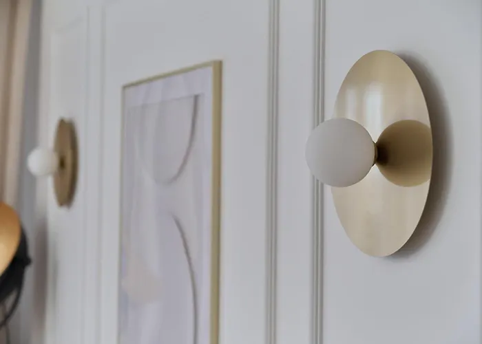 아파트 Luxurious 13th Floor Beige In With Furnished Balcony By Renters Prestige *