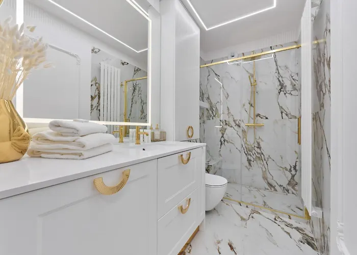 아파트 Luxurious 13th Floor Beige In With Furnished Balcony By Renters Prestige *