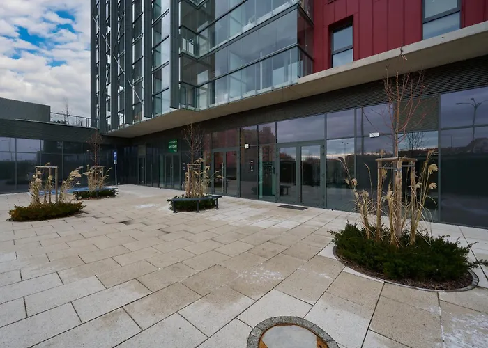 Luxurious 13th Floor Beige In With Furnished Balcony By Renters Prestige 아파트 *