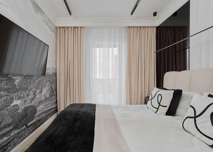 Luxurious 13th Floor Beige In With Furnished Balcony By Renters Prestige 아파트