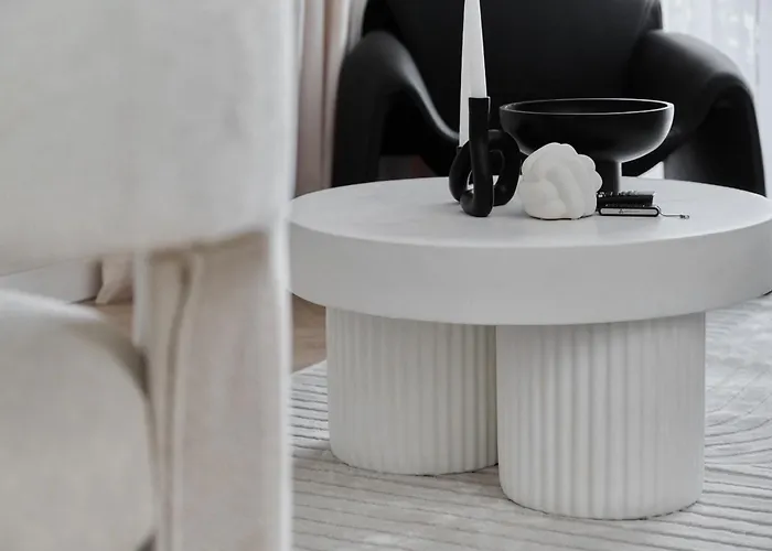 아파트 Luxurious 13th Floor Beige In With Furnished Balcony By Renters Prestige