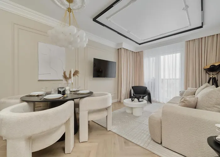 Luxurious 13th Floor Beige In With Furnished Balcony By Renters Prestige 아파트 브로츠와프