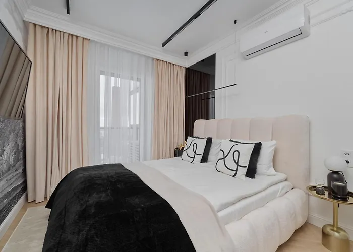 아파트 Luxurious 13th Floor Beige In With Furnished Balcony By Renters Prestige 브로츠와프