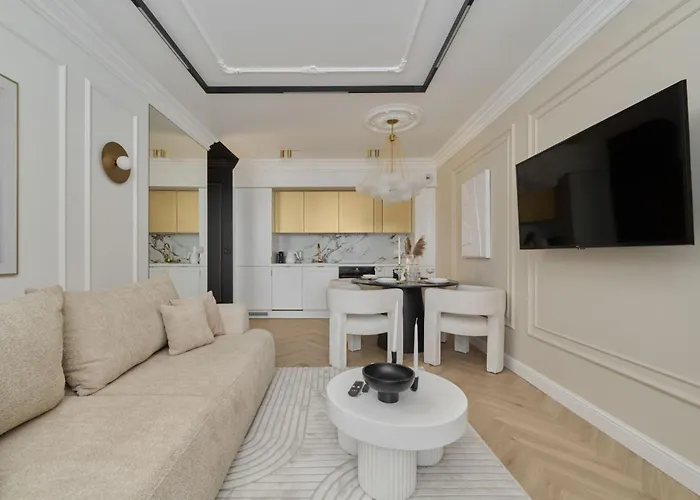 Luxurious 13th Floor Beige In With Furnished Balcony By Renters Prestige 아파트 브로츠와프