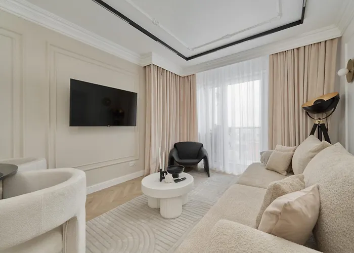 Luxurious 13th Floor Beige In With Furnished Balcony By Renters Prestige 아파트 *