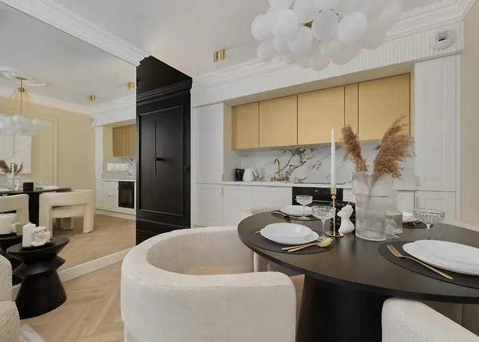 Luxurious 13th Floor Beige In With Furnished Balcony By Renters Prestige 아파트