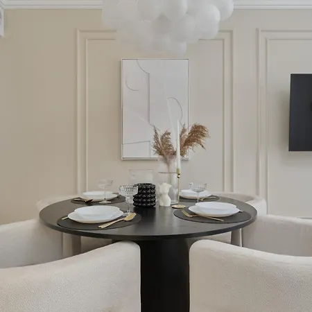Apartmán Luxurious 13th Floor Beige In With Furnished Balcony By Renters Prestige Vratislav