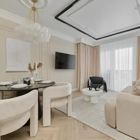 Luxurious 13th Floor Beige In With Furnished Balcony By Renters Prestige Apartmán Vratislav